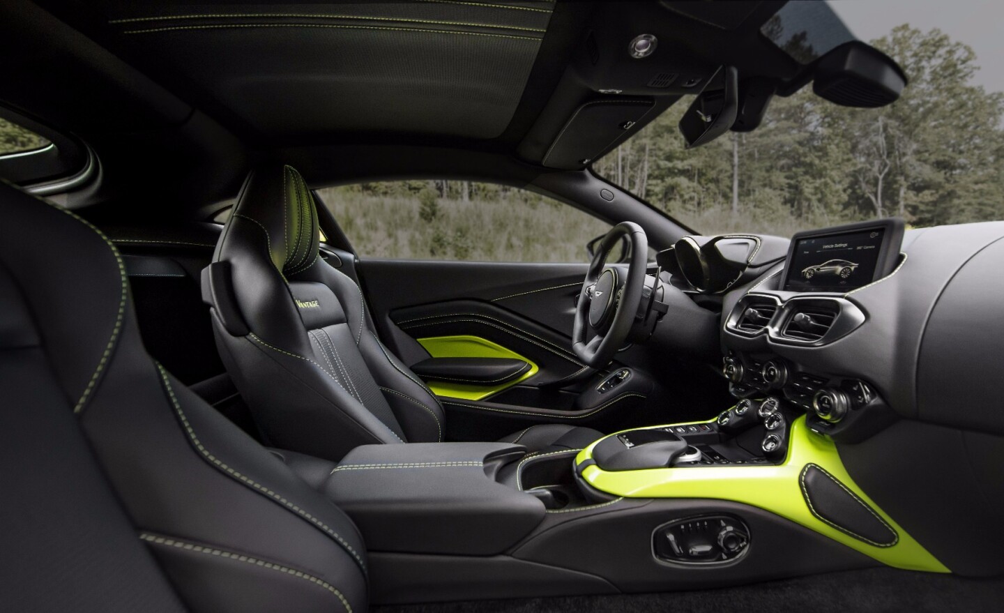 2018 Aston Martin Vantage: sporty interior