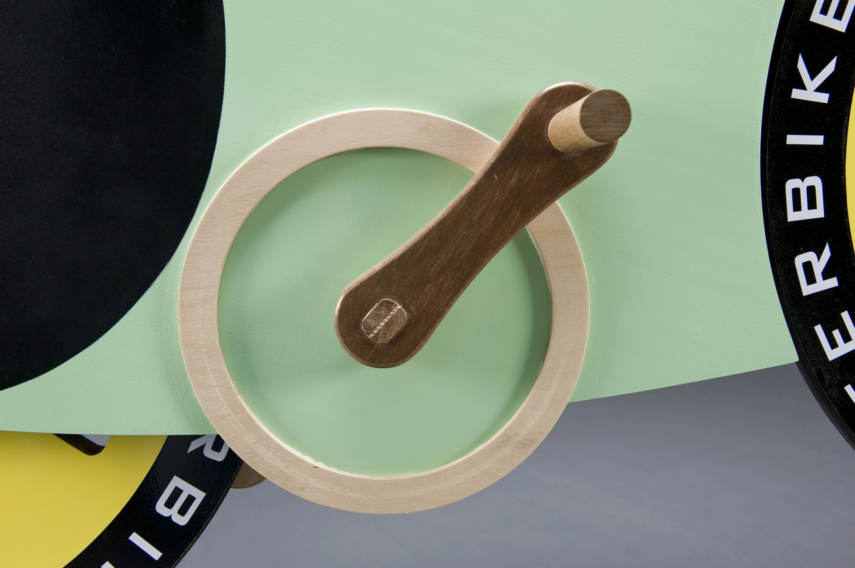 Thompson told us that "the crank is not much different to a regular one, apart from it being replicated on both sides and made out of wood."
