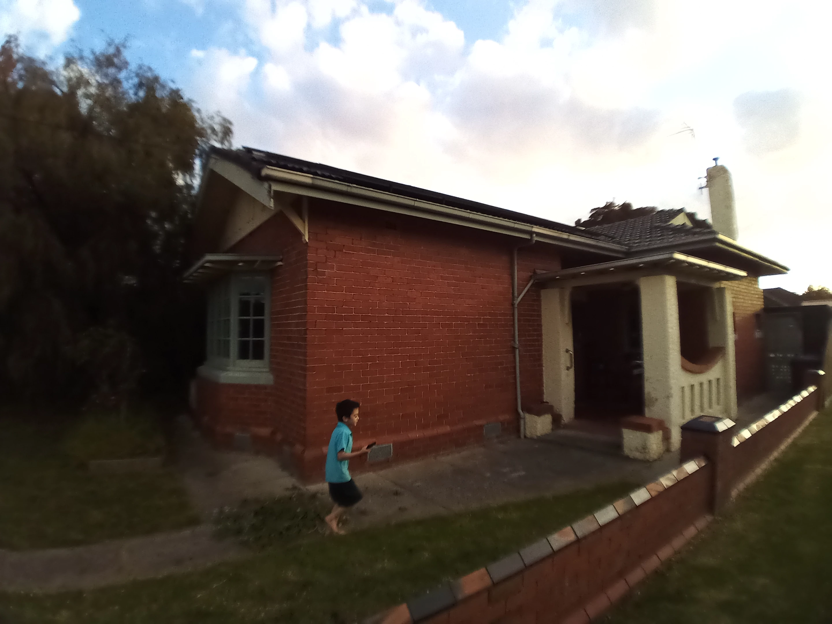 Doogee S68 Pro sample image: wide angle is amazingly bad, distorted and blurry