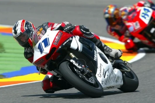 Thirty eight year old Kevin Curtain continues to ride like the wind, putting his Yamaha R6 into third place in front of several faster Hondas