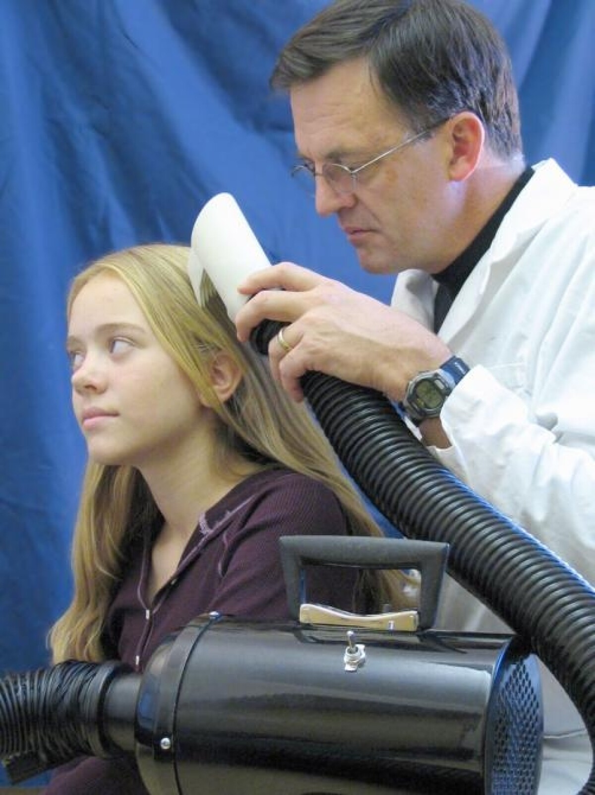 The Lousebuster Eradicates Head Lice Without Chemicals