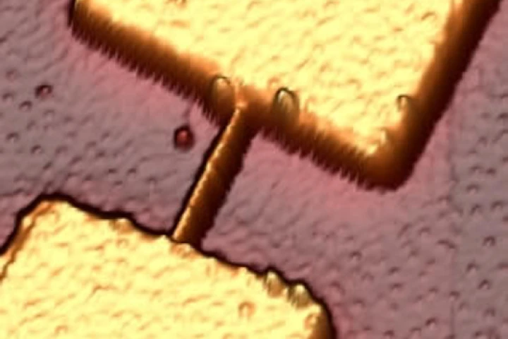 NEMS mass scale which can detect the mass of a single proton (Photo: CIT)