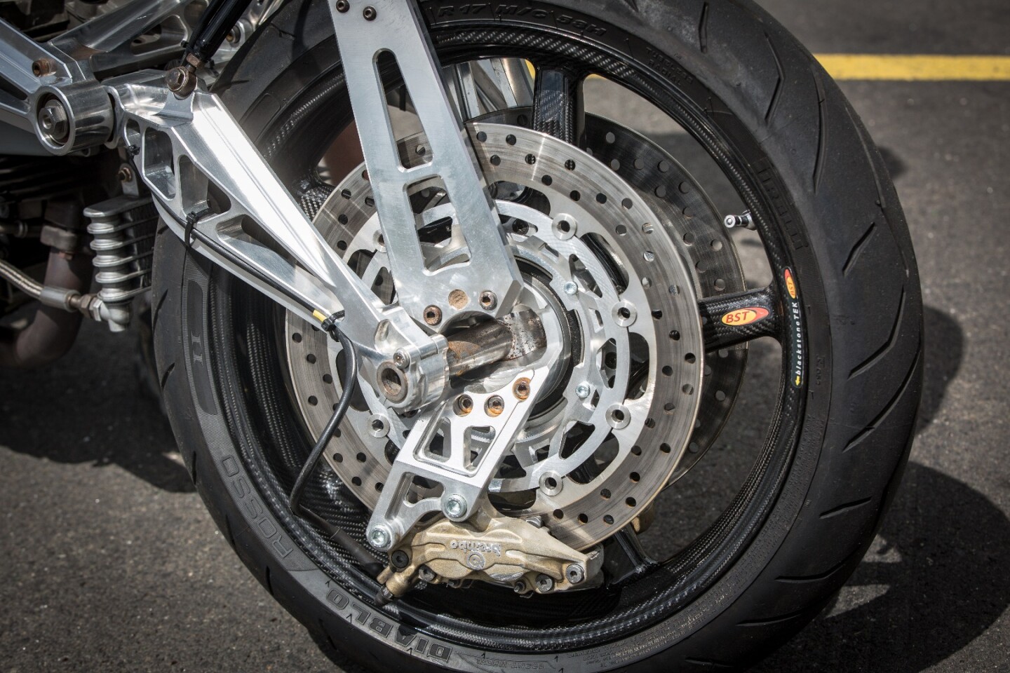Motoinno TS3: front wheel pivots within the hub on a virtual kingpin