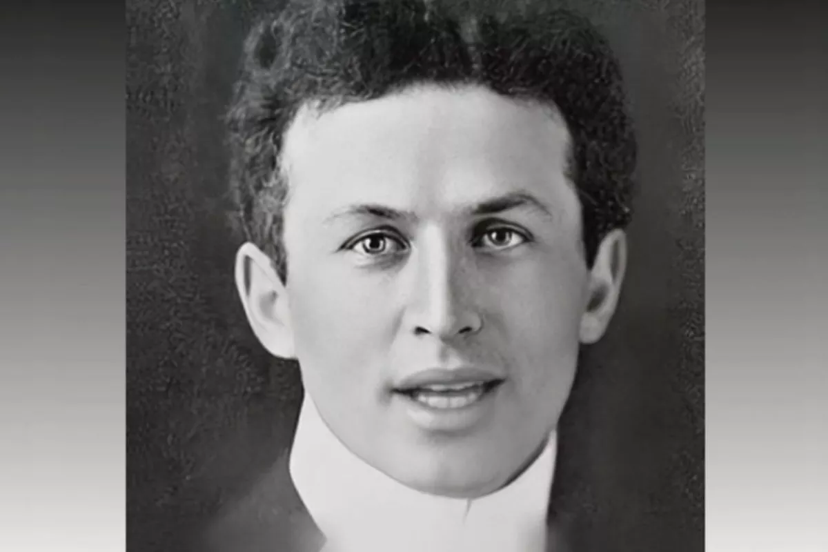 The life story of Harry Houdini is given a voice courtesy of the LiveStory tool from MyHeritage