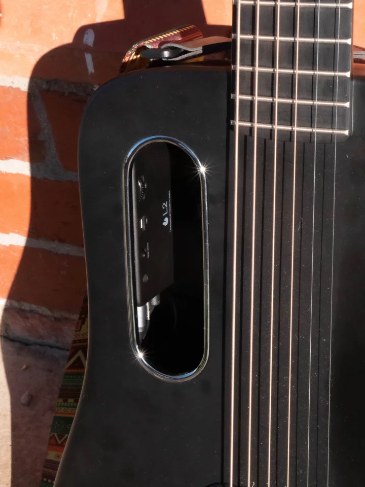 The effects switch, body mic volume knob and annoyingly the USB charge port are located inside the oddly-shaped sound hole