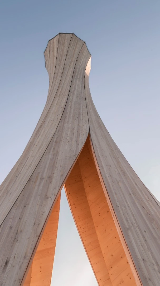 The Urbach Tower is finished with a protective facade of larch wood to prevent further warping