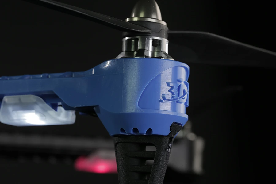 It features self-tightening propellers