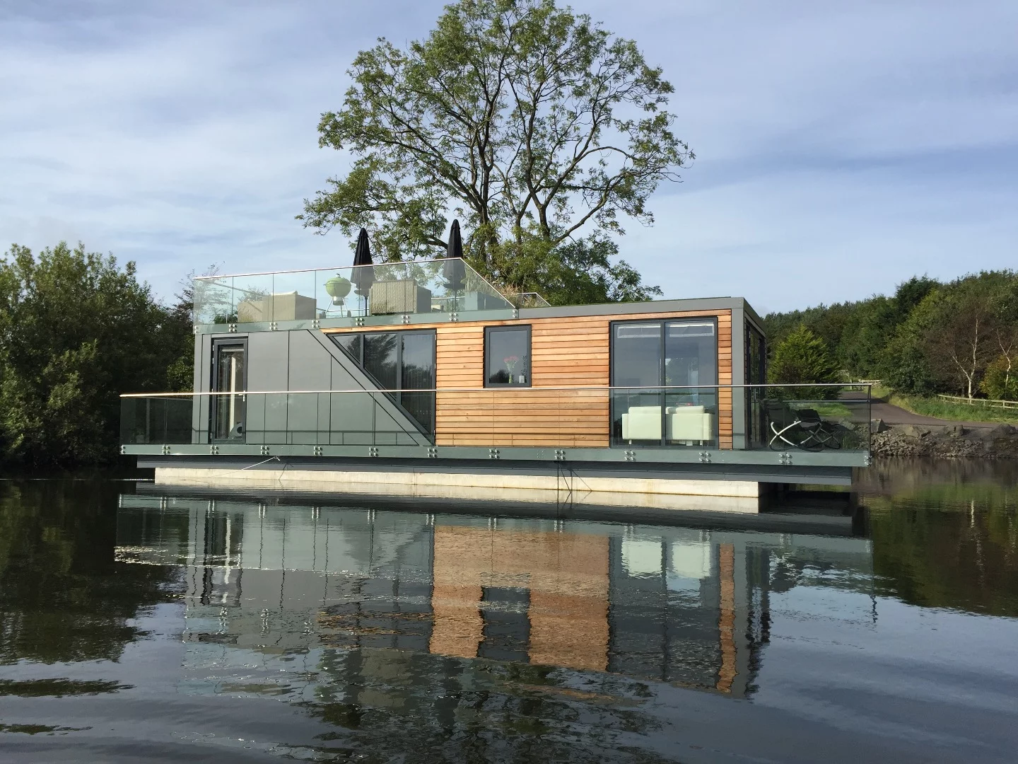 The houseboat's amenities can be controlled via an iOS or Android mobile app