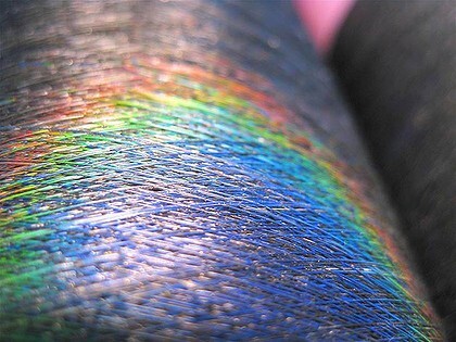 The color-changing, heat-sensitive fiber researchers plan to weave into bandages (Image: Louise van der Werff/CSIRO)