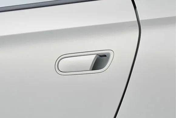 The door handle detail of the S660