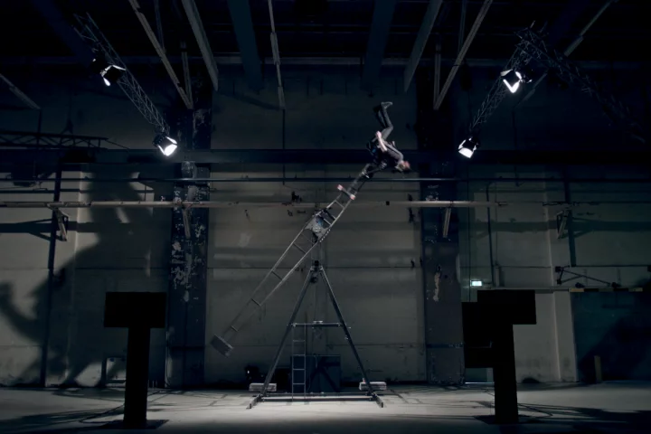 Readings from sensors attached to Daniel de Bruin's body determined the speed of the Neurotransmitter 3000's spin