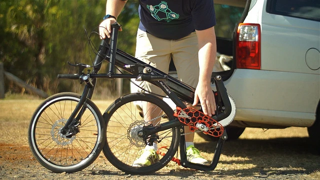 The device itself has a folding aluminum frame for transport in the back of a car, along with features such as dual mechanical disc brakes and an 8-speed Strumey Archer rear hub transmission