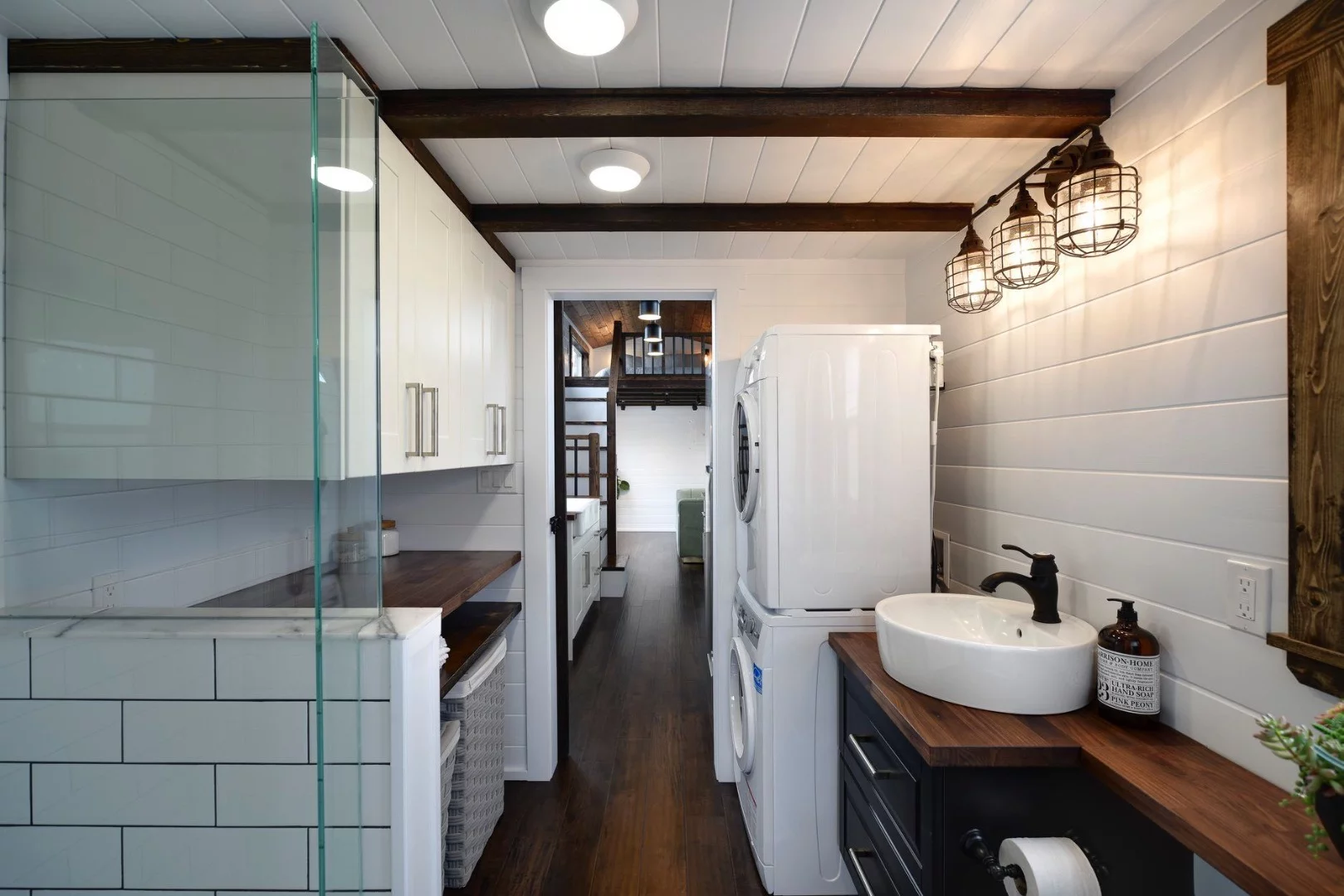 The Canada Goose's bathroom includes a washer and dryer