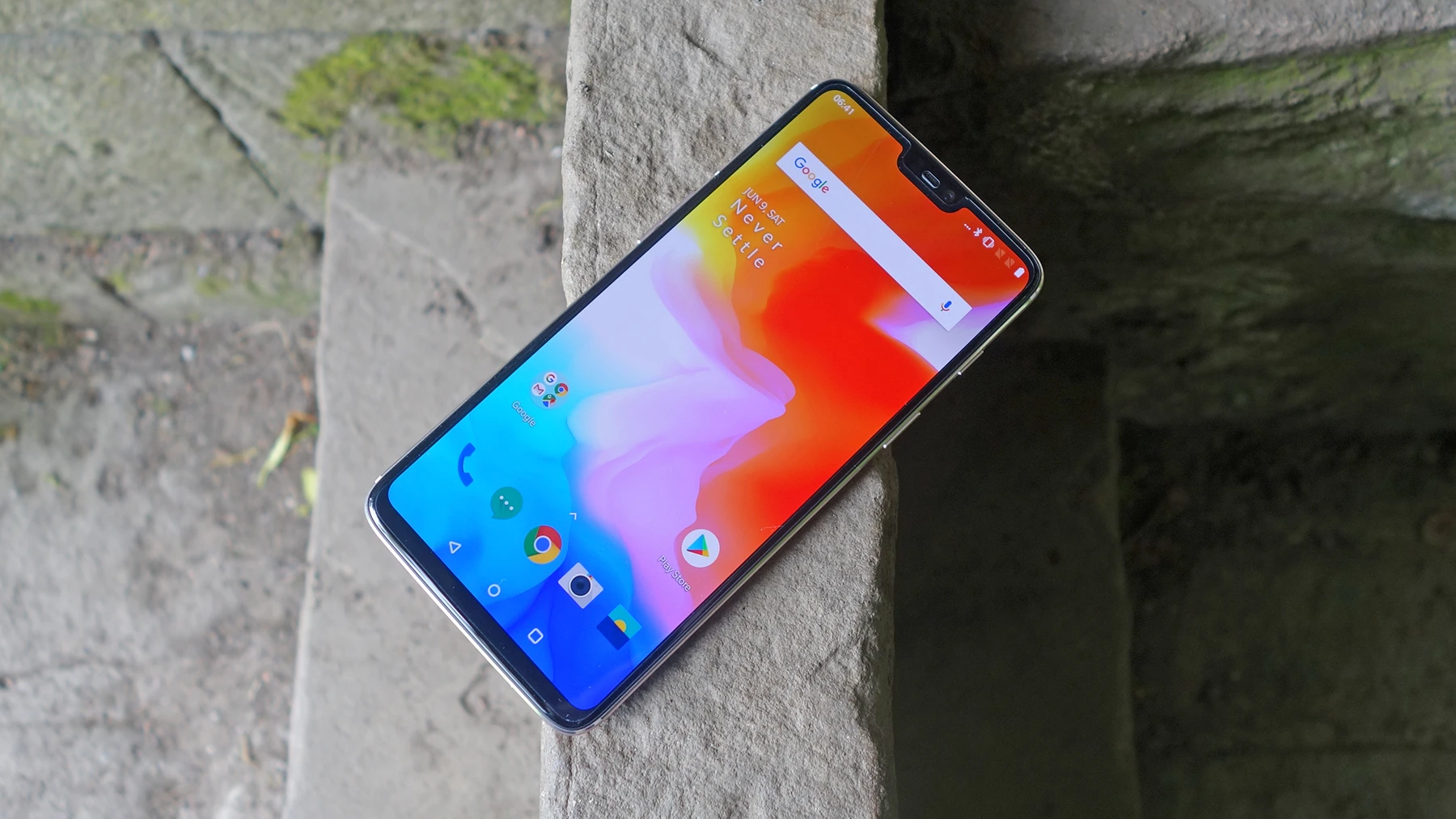 The OnePlus 6 follows last year's OnePlus 5T