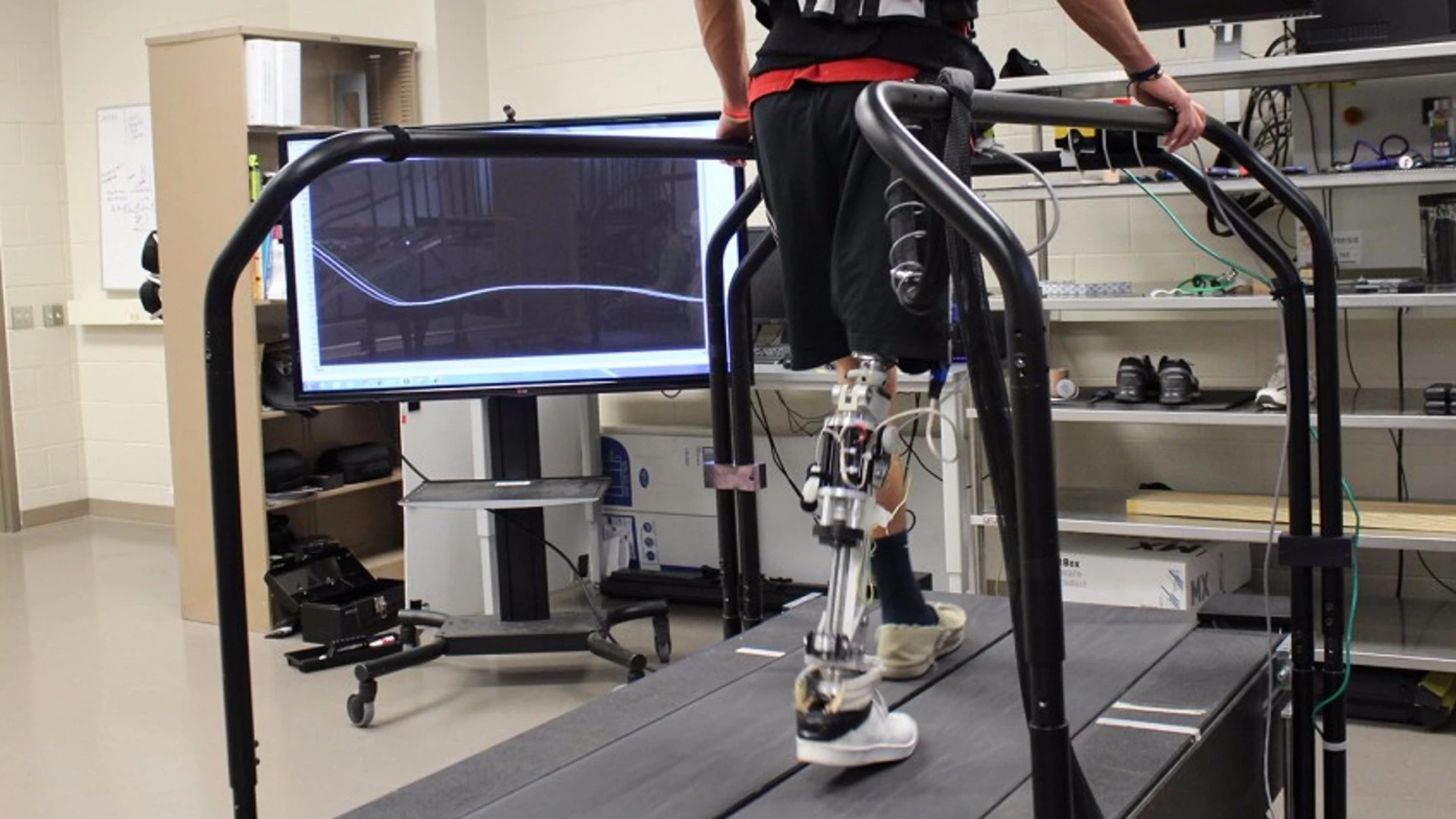 The algorithm automatically adjusts a powered artificial limb as the patient's physical and behavioral condition changes