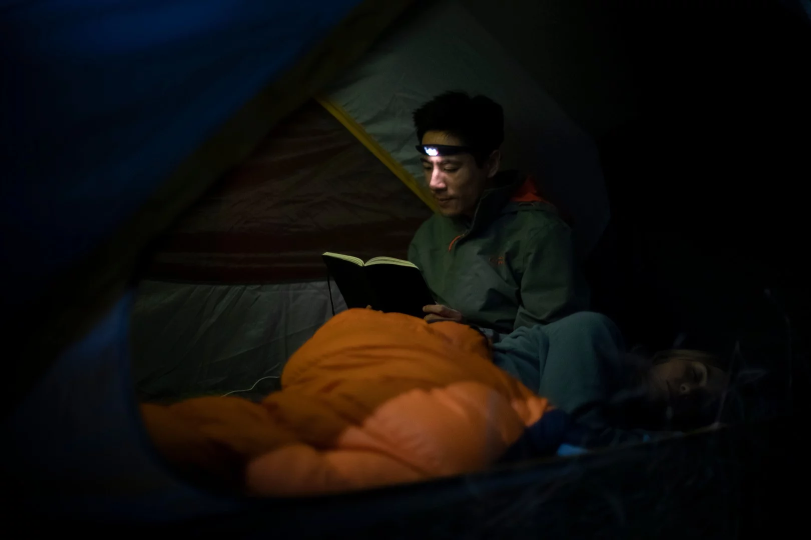 The Bandicoot has a strip of downwards-facing warm-color-temperature LEDs for reading