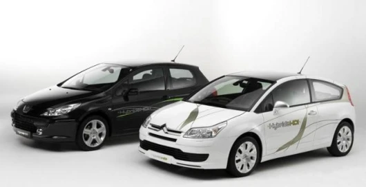 The Peugeot 307 C4 Hybride HDi and the Citroen C4 Hybride HDi