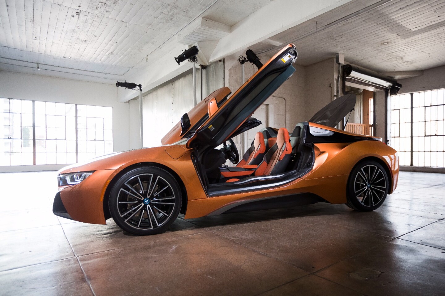 The i8 Roadster will have exclusive 20-inch BMW i light-alloy wheels in radial-spoke style