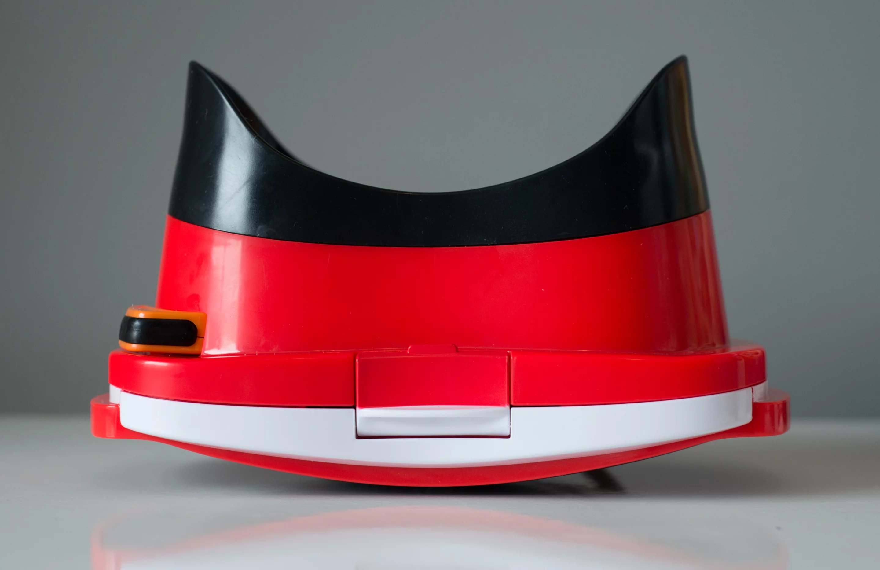 The Mattel View-Master VR viewer looks like a higher-end VR viewer