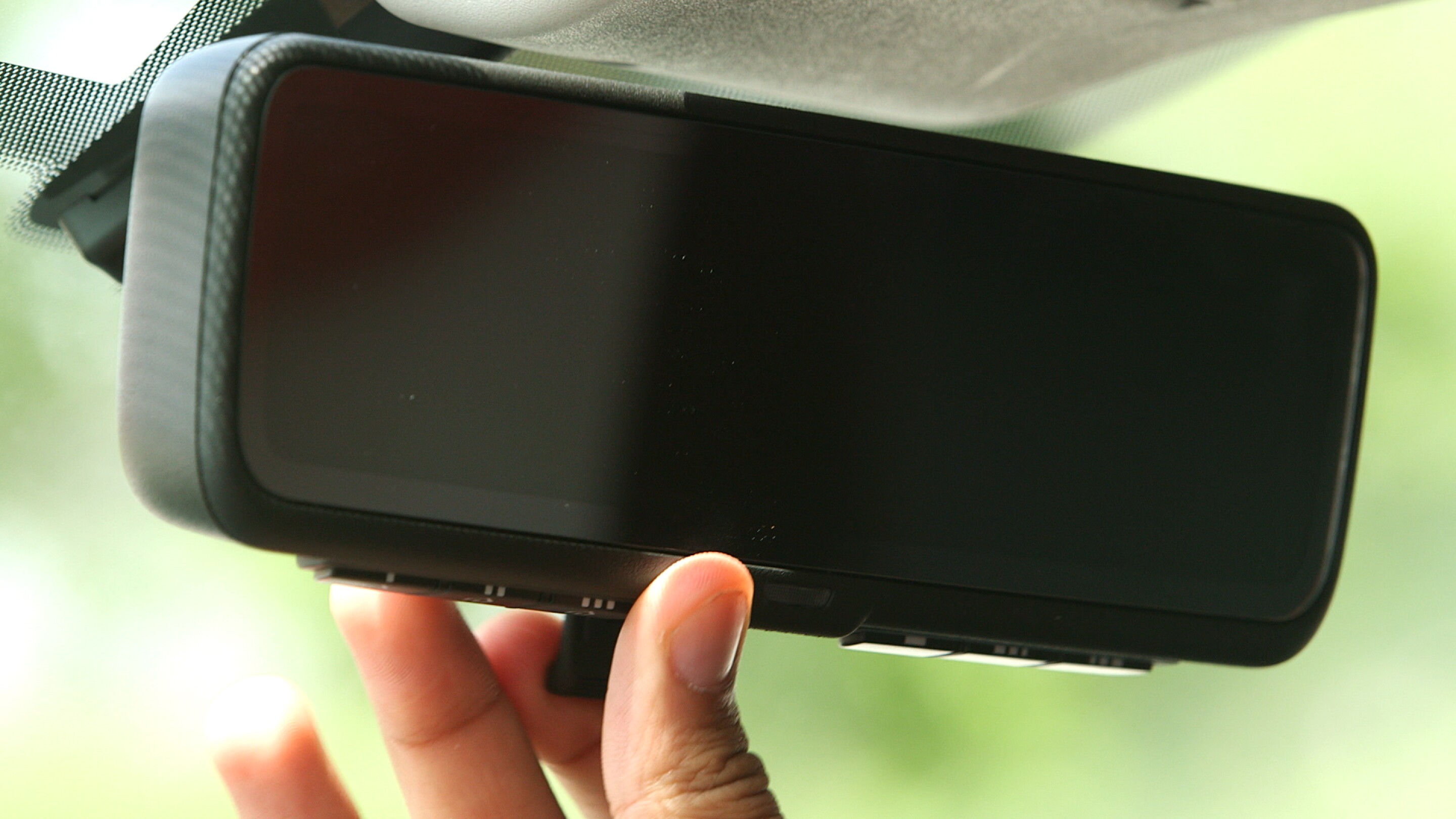 Intelligent Rear View Mirror debuts in 2018 Nissan Armada