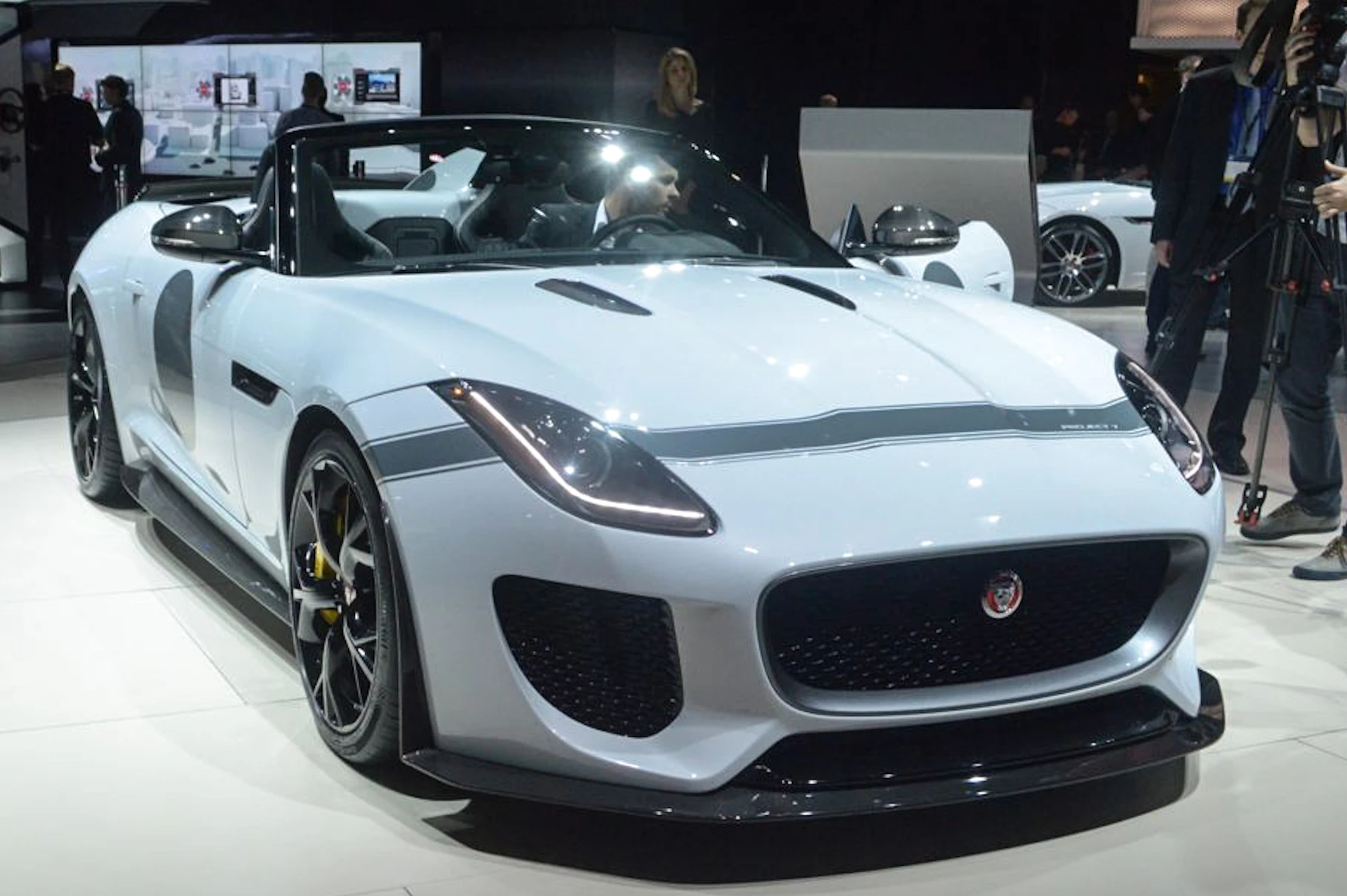 The F-TYPE Project 7 flips its color scheme: white with green stripes and accents (Photo: C.C. Weiss/Gizmag)