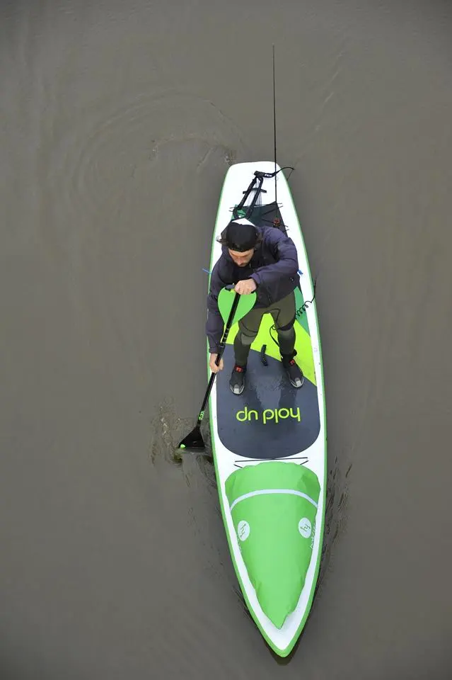 Hold Up Le Tunnel and dual-blade paddle