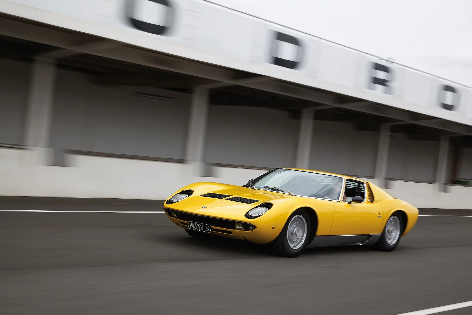 This 1971 Lamborghini Miura P400 S by Bertone is estimated to sell for between €900,000 and €1,400,000 at RM-Sotheby's Villa Erba auction on May 23, 2015. Image: Bernard Canonne and RM-Sotheby's