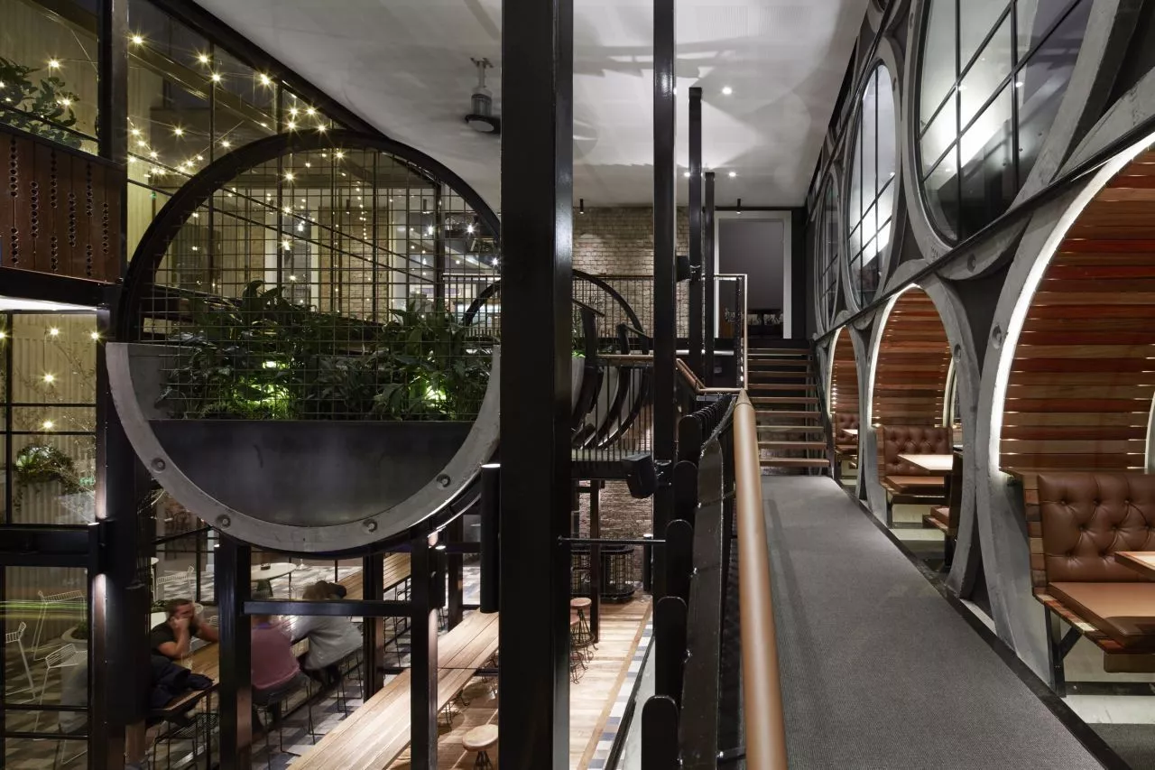 The pub’s interior features an open steel glazed courtyard with hovering half-pipe garden beds