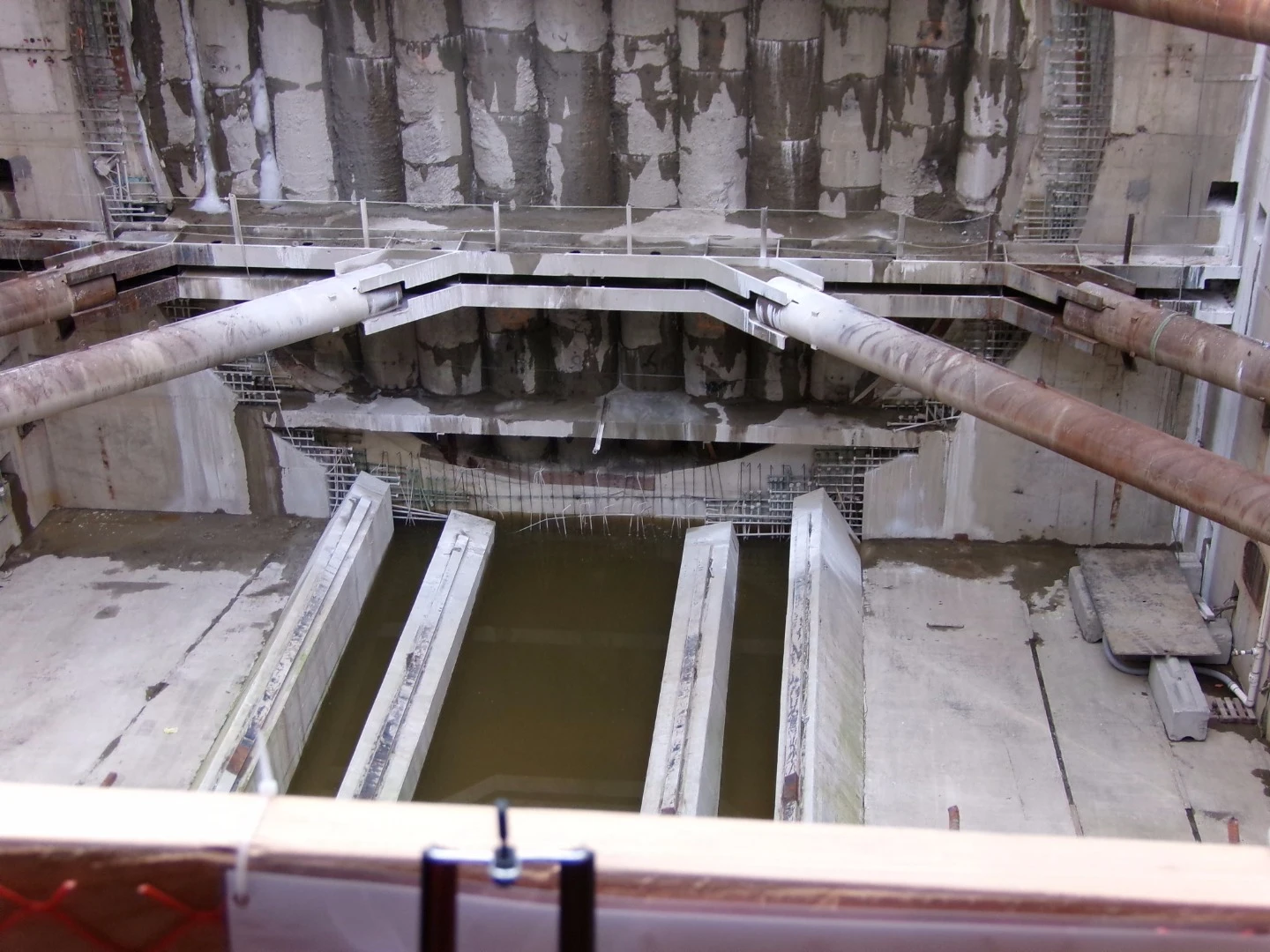 Skids ready to receive Bertha after it leaves the tunnel