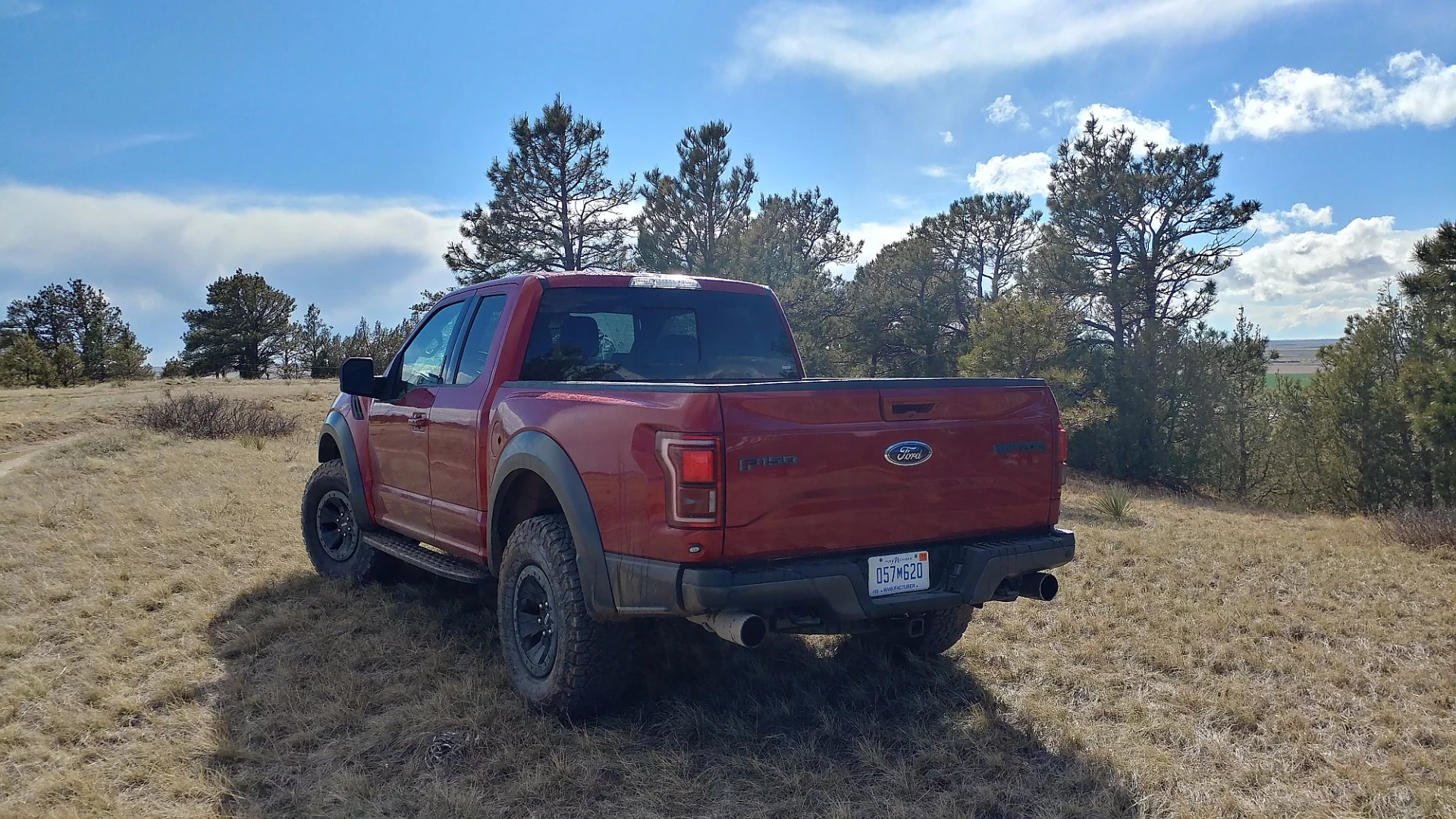 Wide fender flares, deeper cuts to the wheel wells to allow for fatter, more aggressive tires, and a lot of protective bolt-ons to keep rocks and tree stumps from creating any serious damage are all there on the 2017 Ford Raptor