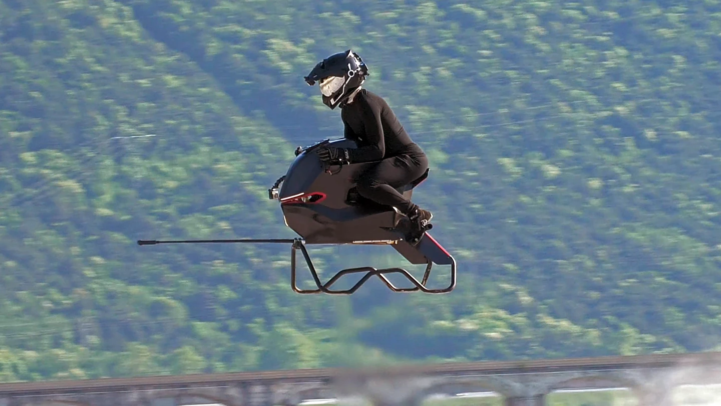 A cropped shot of the Volonaut Airbike in flight