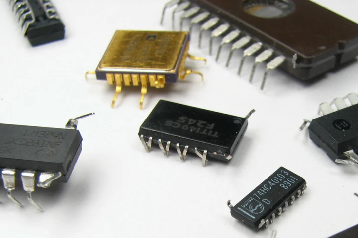 Gold-plated contacts in electronic devices could be about to lose their sheen thanks to the development of alloys with gold-like properties (Image: Windell Oskay)