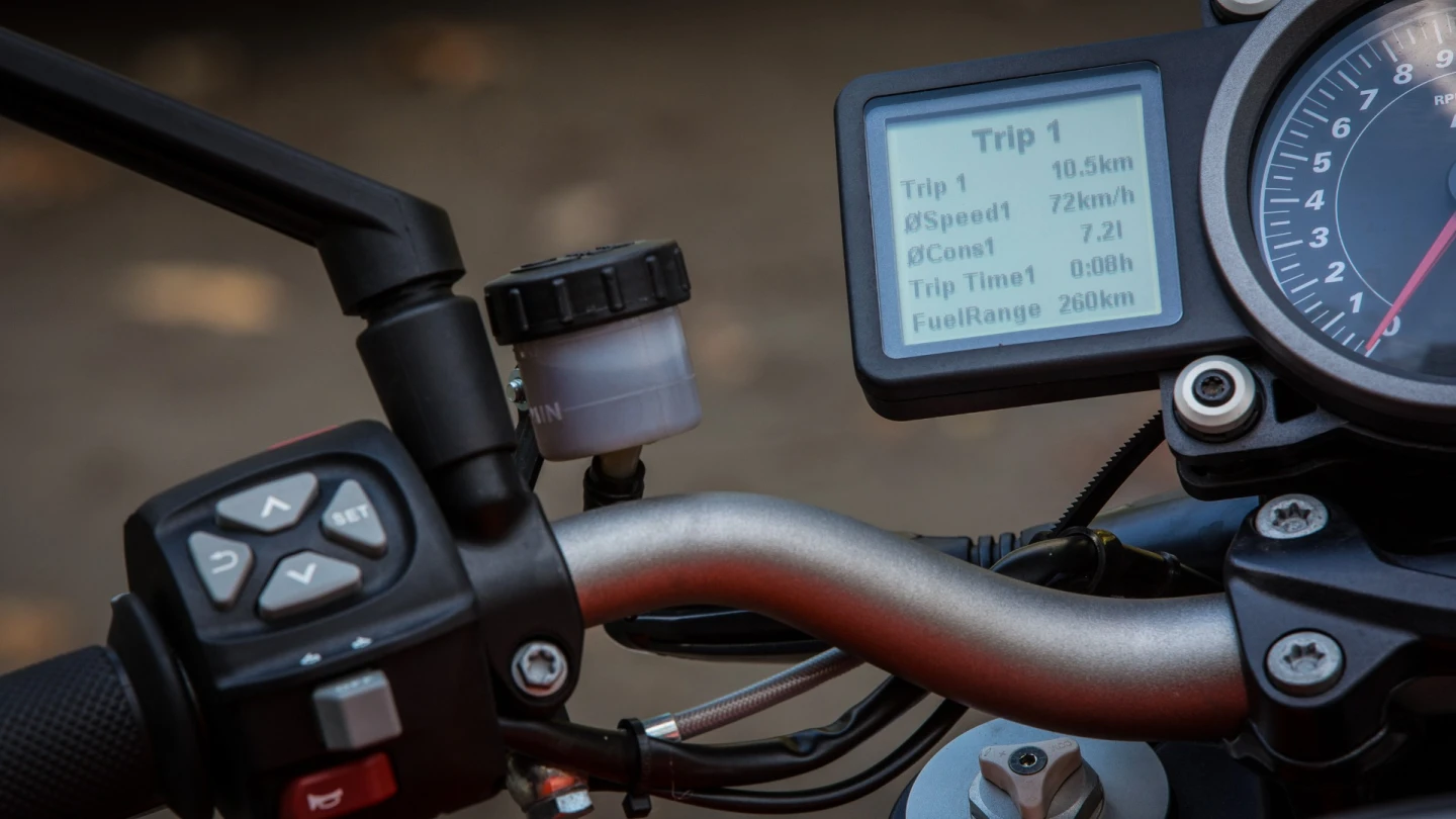 KTM 1290 Super Duke R: fuel range is an impressive 280 km, vastly improved over the older model