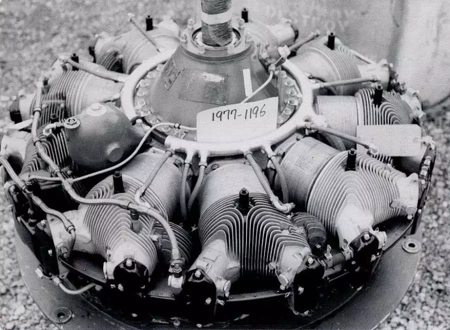 The radial engine with 9 cylinders and 16 liters of displacement