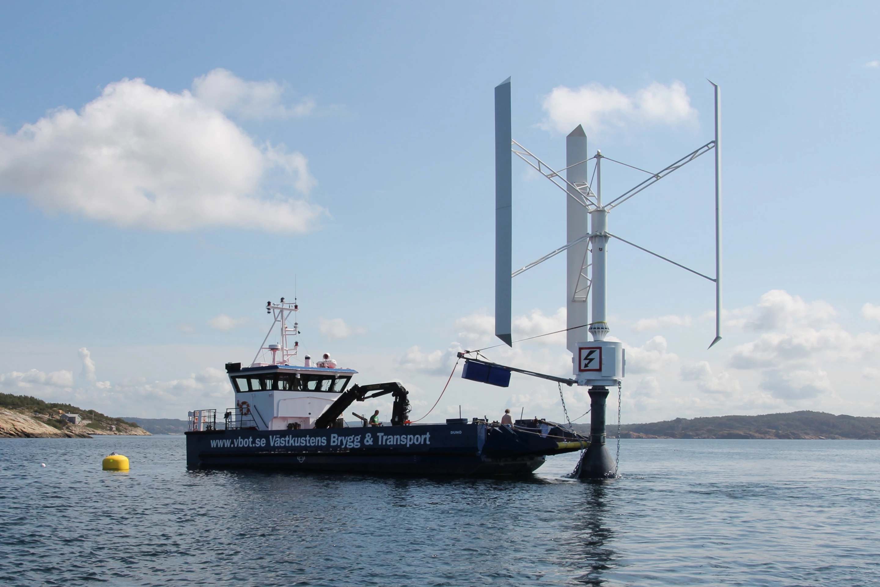 Maintenance is simple, cheap and accessible, since the generator is close to sea level rather than right up the top of a tall tower