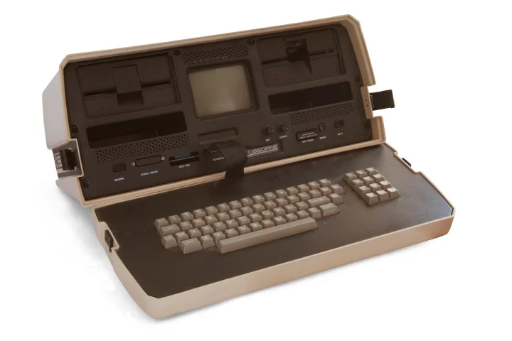 Weighing in at a hefty 23.5 lb (10.7 kg), the Osborne 1 was the world's first commercially successful laptop