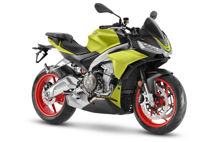Aprilia expands the Tuono family to the middle capacity class with the 2021 Tuono 660