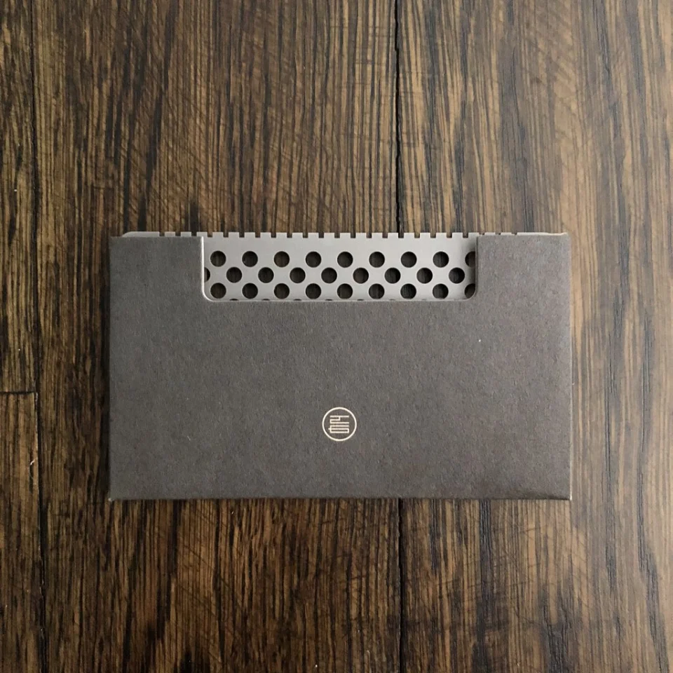 The Lynx knife comes with a bitumen paper sheath for safe storage