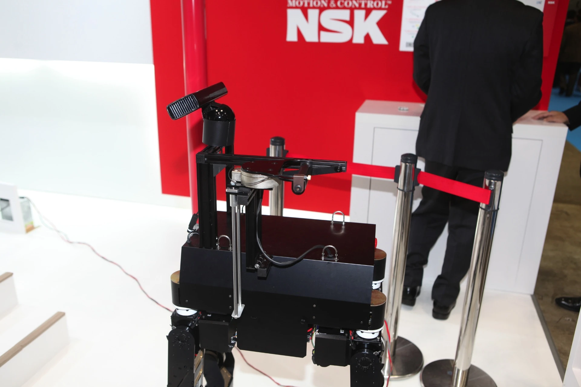 The NSK robot guide dog (Photo: gizmag.com)