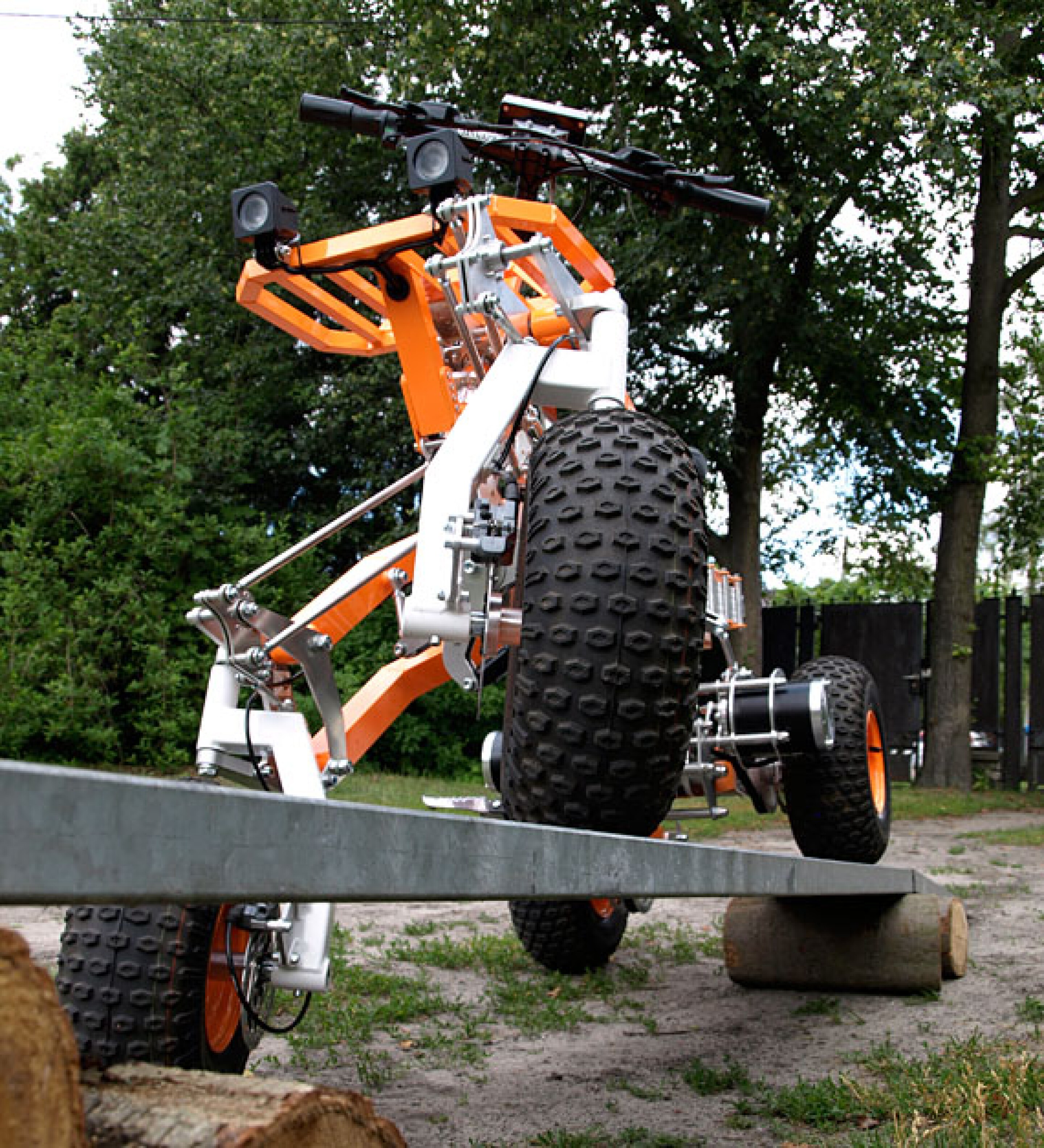 Tilting electric quad gets menacing offroad big brother