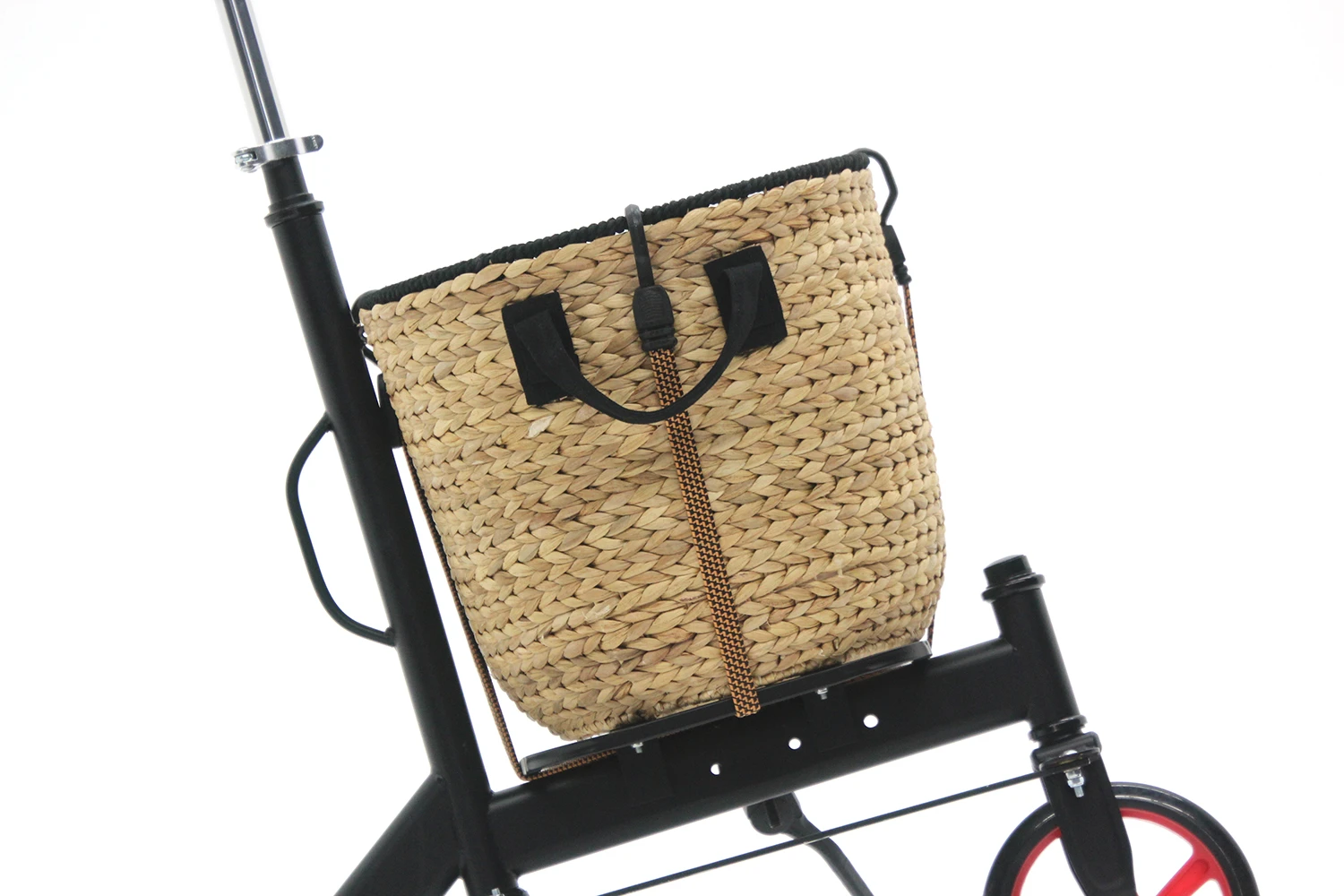 The included bungee cord helps you secure cargo and carriers to the Urban