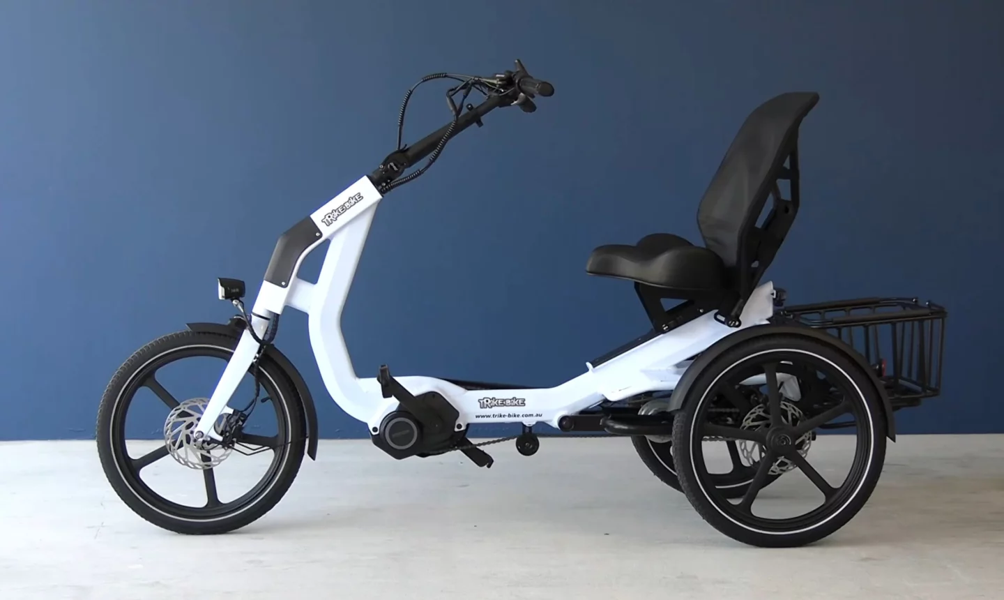 The rear cargo basket is removable, and sports sturdy handles to make shopping easier