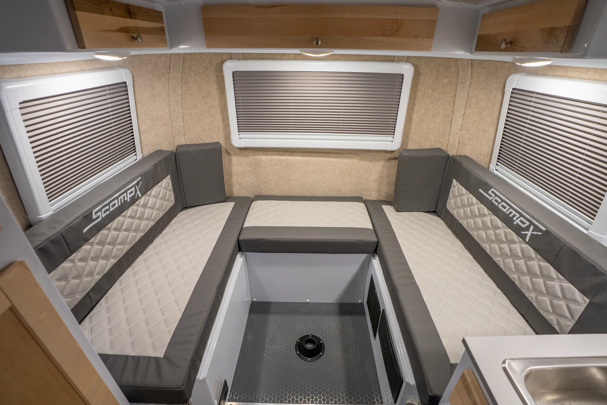 A better look at the U-shaped dinette bench