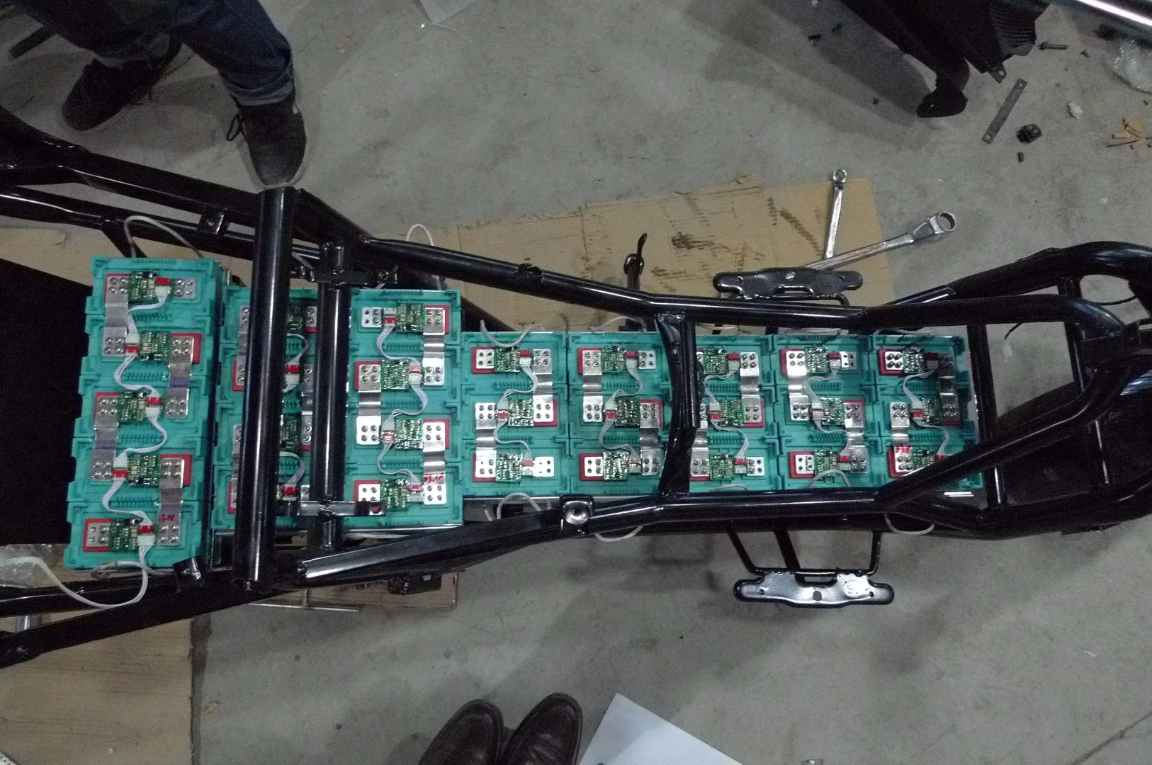 ZEV LRC-T15: no motor in the chassis gives lots of room to store batteries and luggage. Each battery cell can be individually removed and replaced if it fails