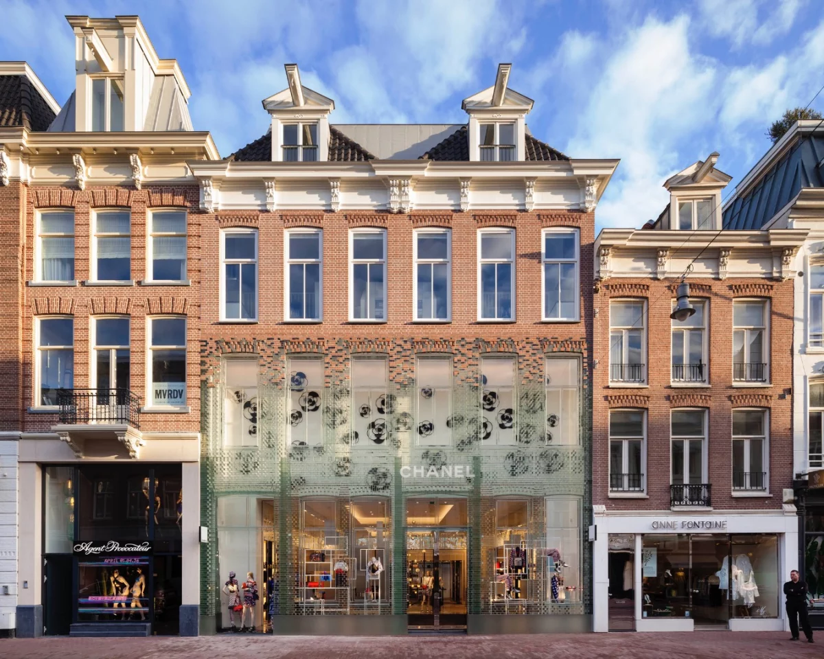 Commissioned to build a flagship store on Amsterdam's upmarket shopping street, PC Hooftstraat, Rotterdam-based MVRDV used glass bricks to create Crystal Houses