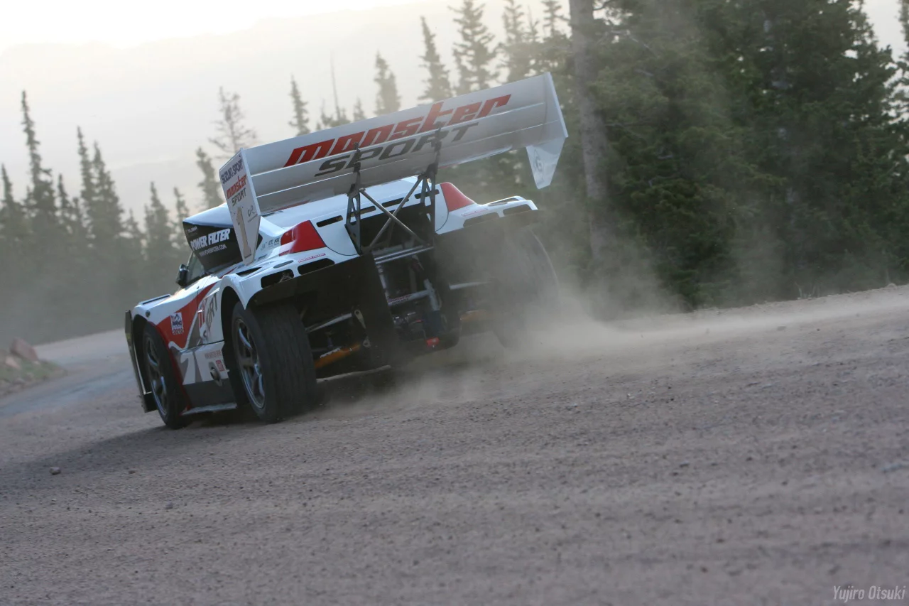 The Suzuki produces 679 kW of power and 887 Nm of torque