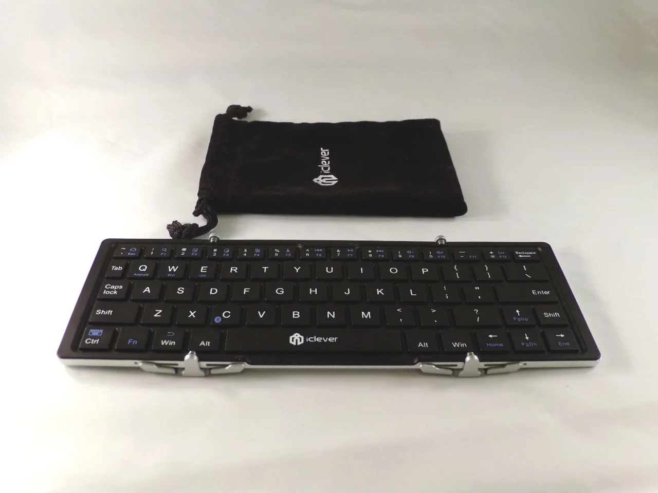 The iClever IC-BK 03 keyboard comes with a plush cloth carry case