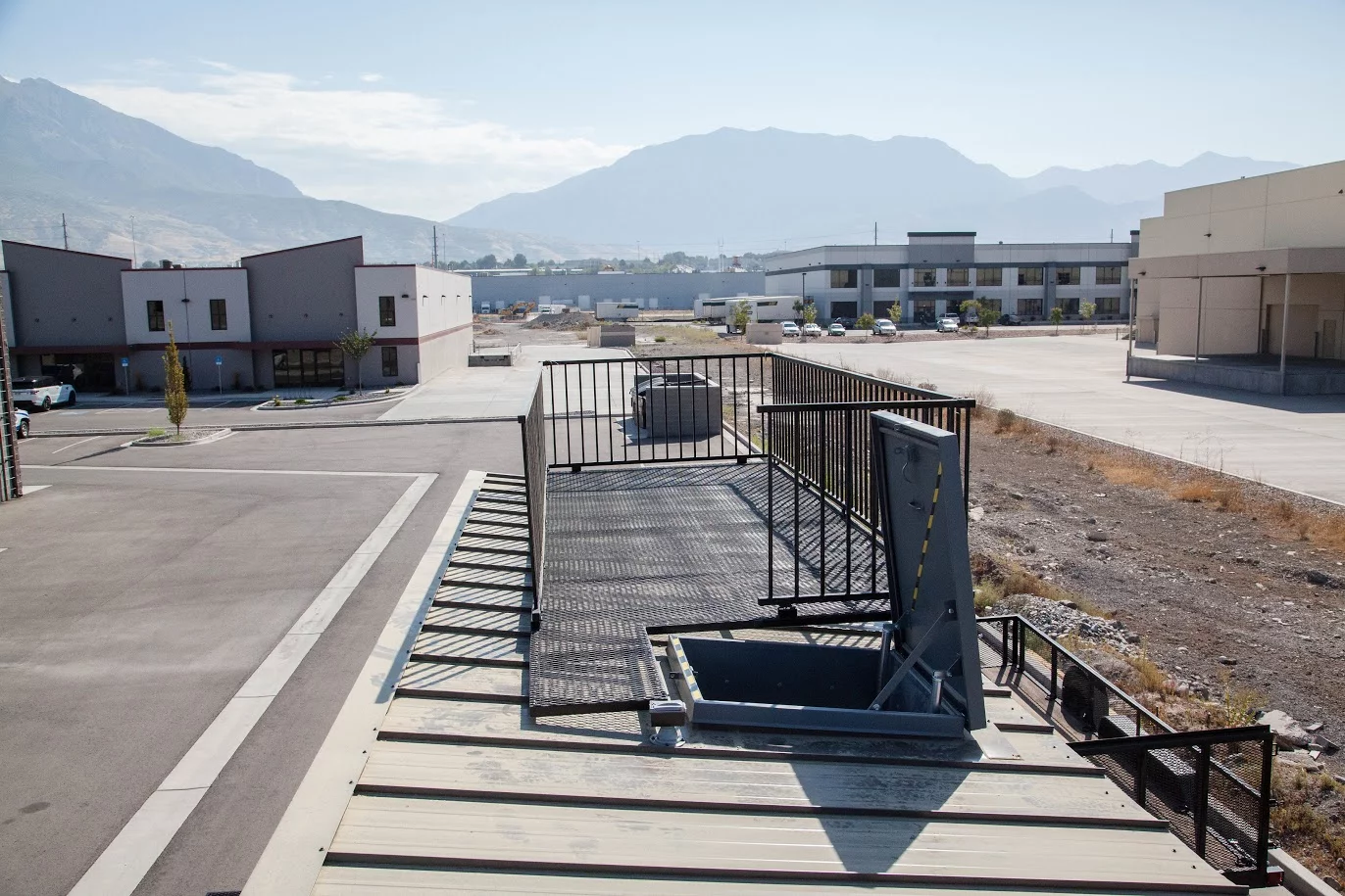 El Gato's rooftop deck can be folded down during transportation
