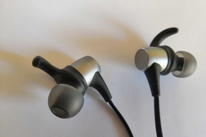 Probably the first thing you notice about the Spirt Pro are its distinctive "EarWings" designed to fit the curvature of your ear