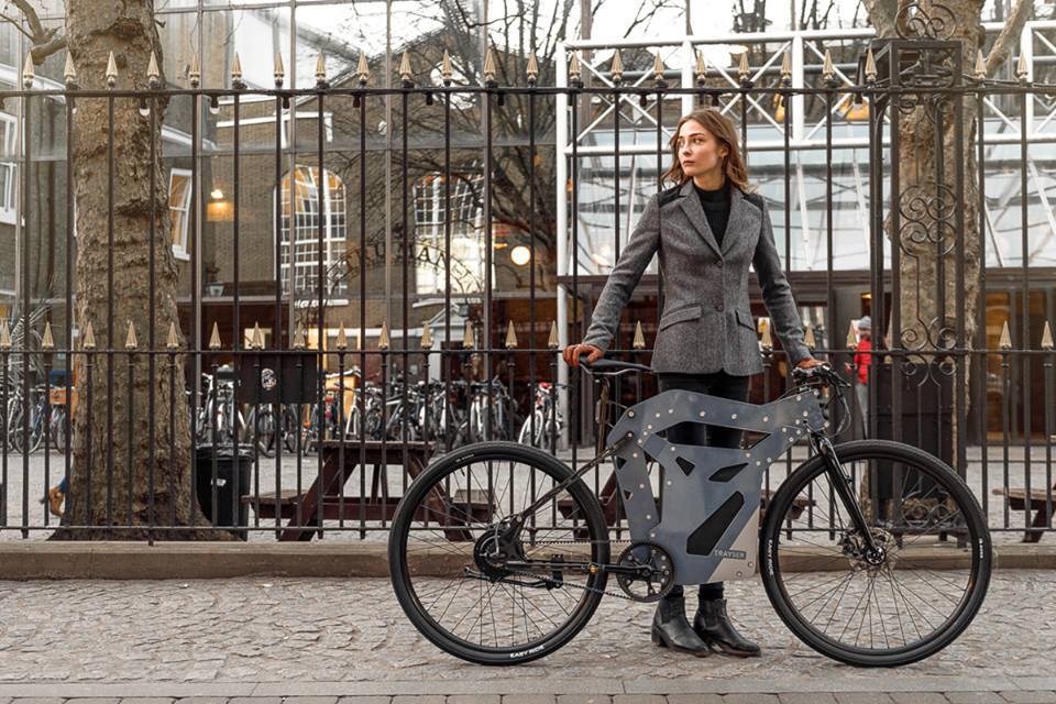 One 5-hour charge of the Trayser's battery should be good for a range of about 50 miles (80 km) of urban use